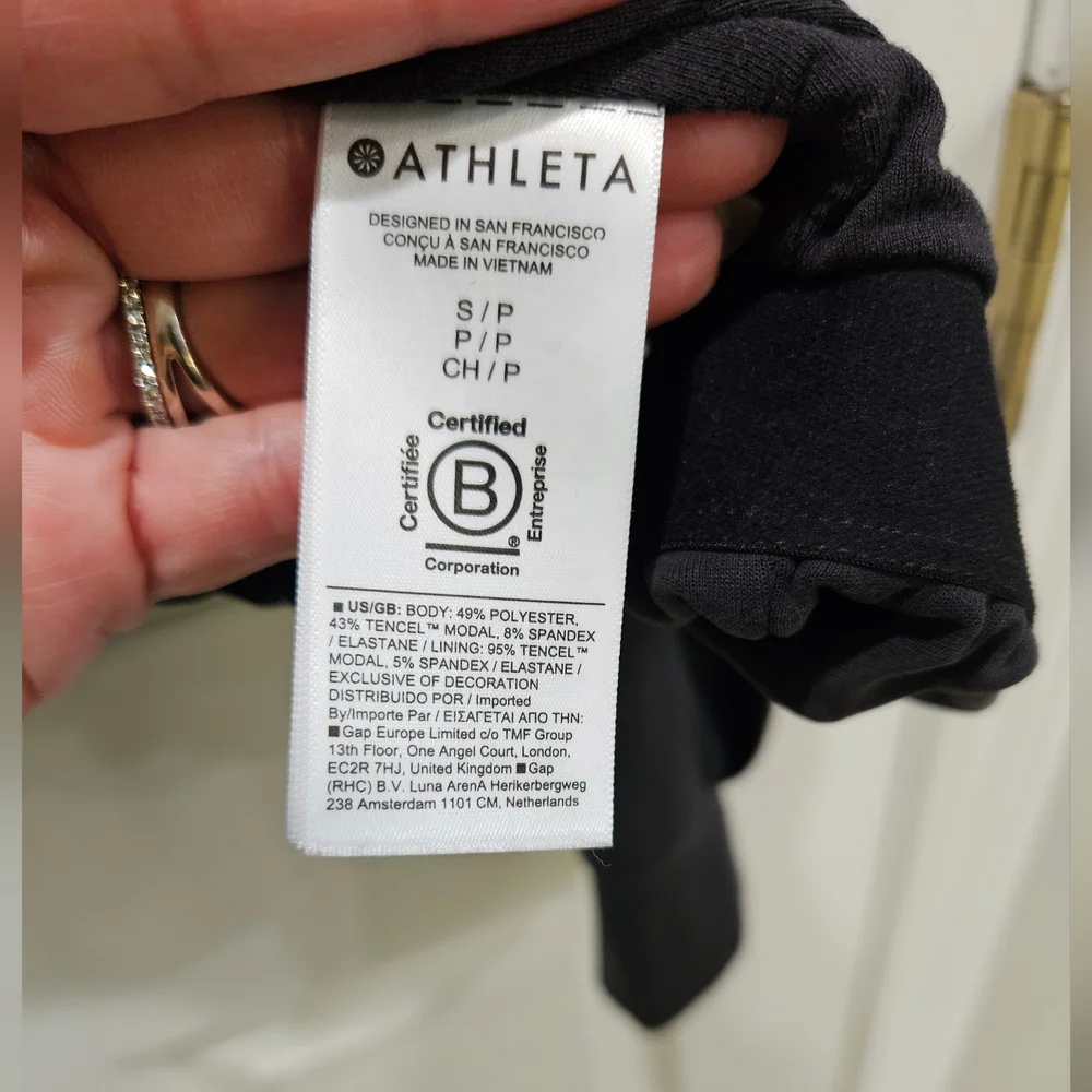 EUC Athleta Black Seasoft Bubble Hem Full Zip Size Small - Picture 5 of 11